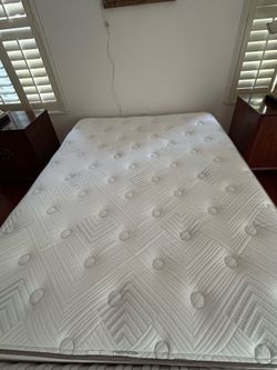 Beautyrest Queen Mattress and adjustable frame