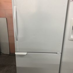 22 Cubic Foot Bottom Freezer Refrigerator 