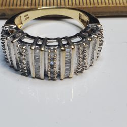 10K White Gold Prongs/Yellow Gold Band VVS Diamonds Large Ring, Size 7, 5.7 grams 