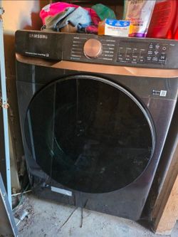 5.0 cu. ft. Extra Large Capacity Smart Front Load Washer with Super Speed Wash and Steam in Brushed Black