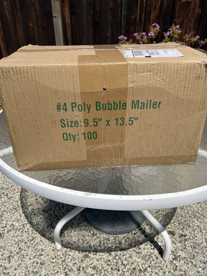 NEW BOX OF 100 White 9.5 x 13.5 Inches Poly Bubble Mailers