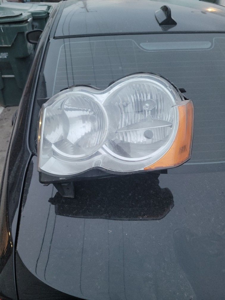 Jeep Grand Cherokee Headlight
