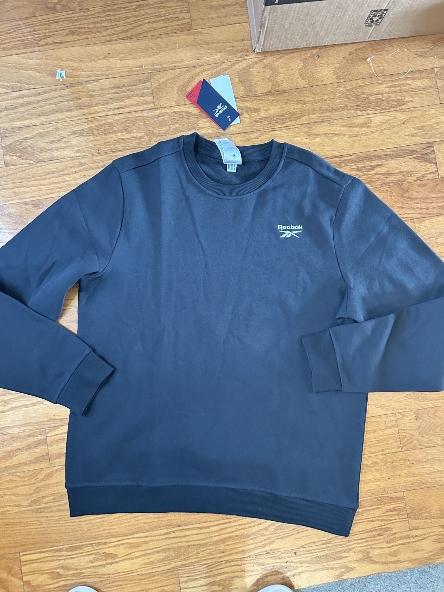 NWT Reebok Men’s Sweatshirt Size L