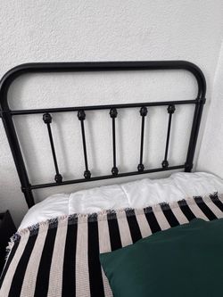 Twin bed black metal headboard