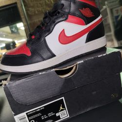Jordan 1 MID