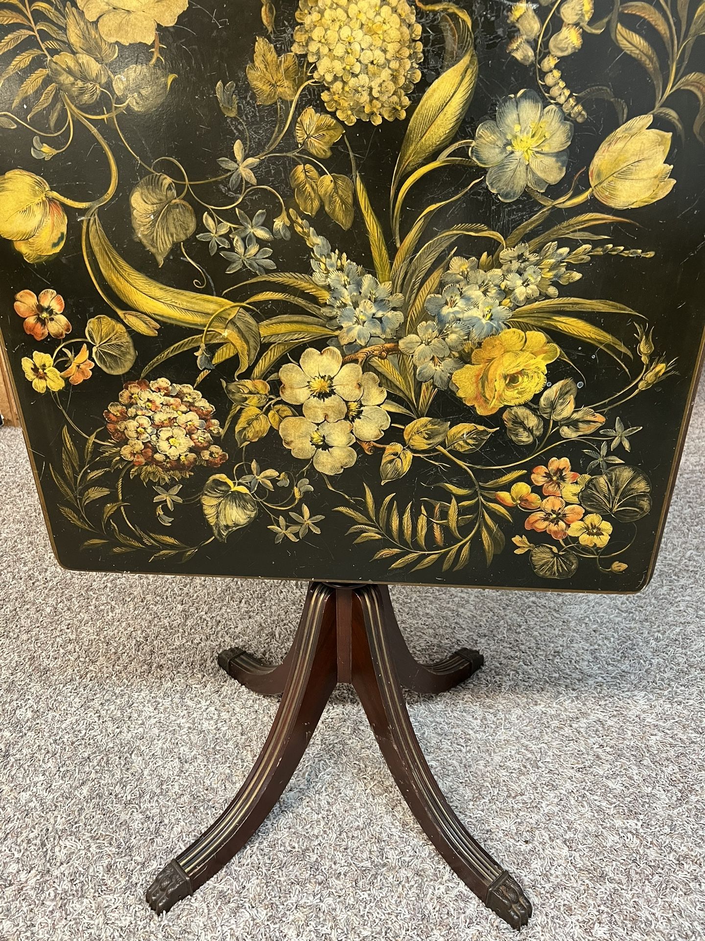 Decorative floral end table