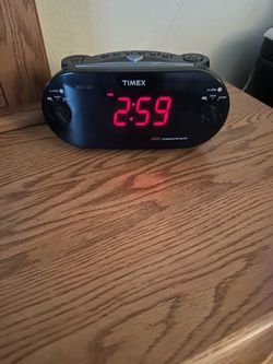 TIMEX AM/FM Dual Alarm Clock Radio