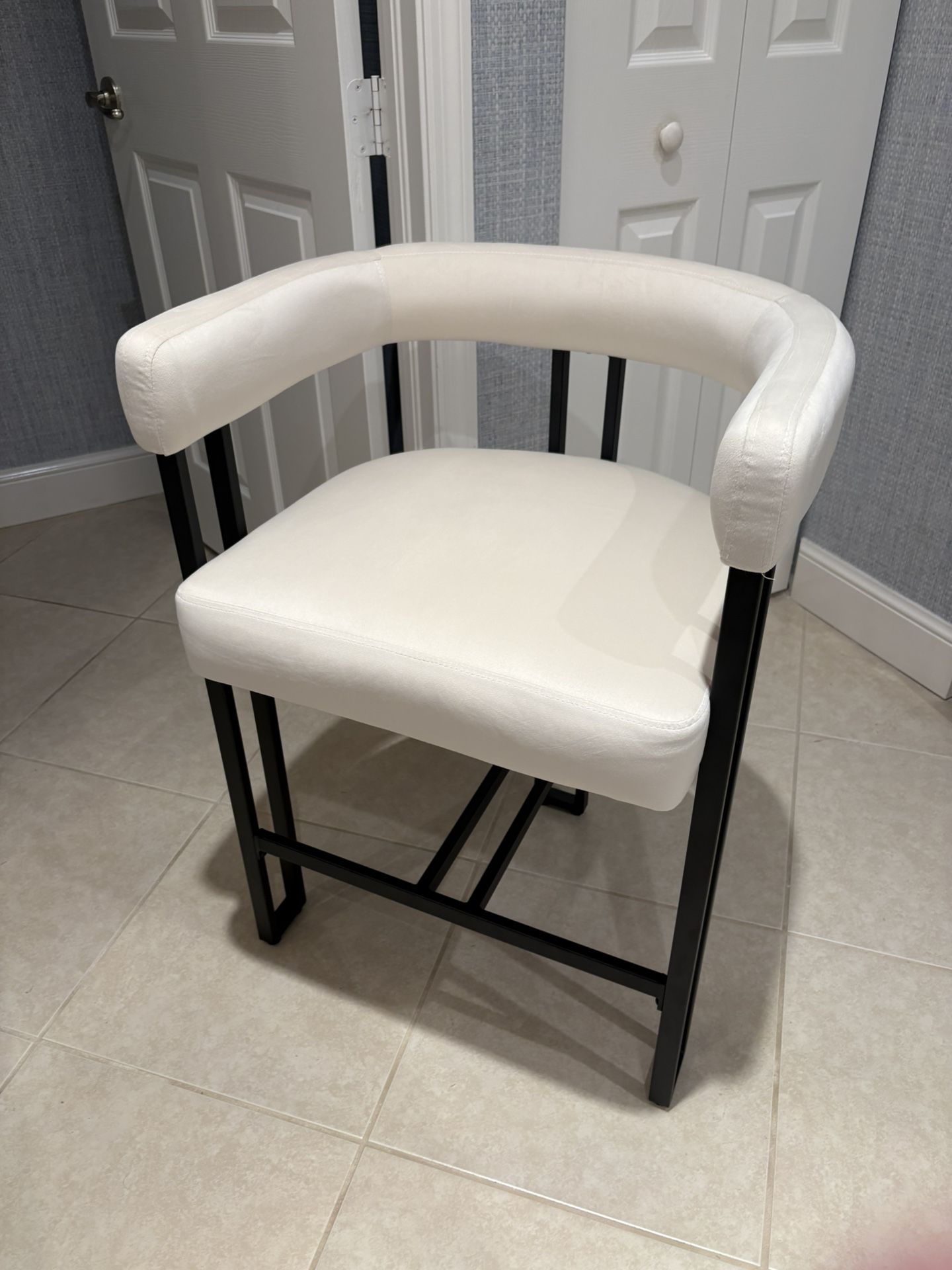 Counter Stool With Arms 