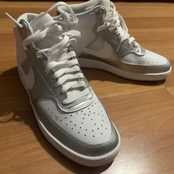 Women’s Nike Shoes - Size 10