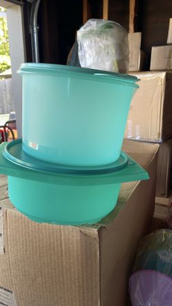 Tupperware set
