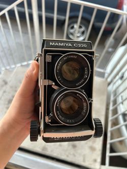 Mamiya C220 Professional TLR *NEAR MINT*
