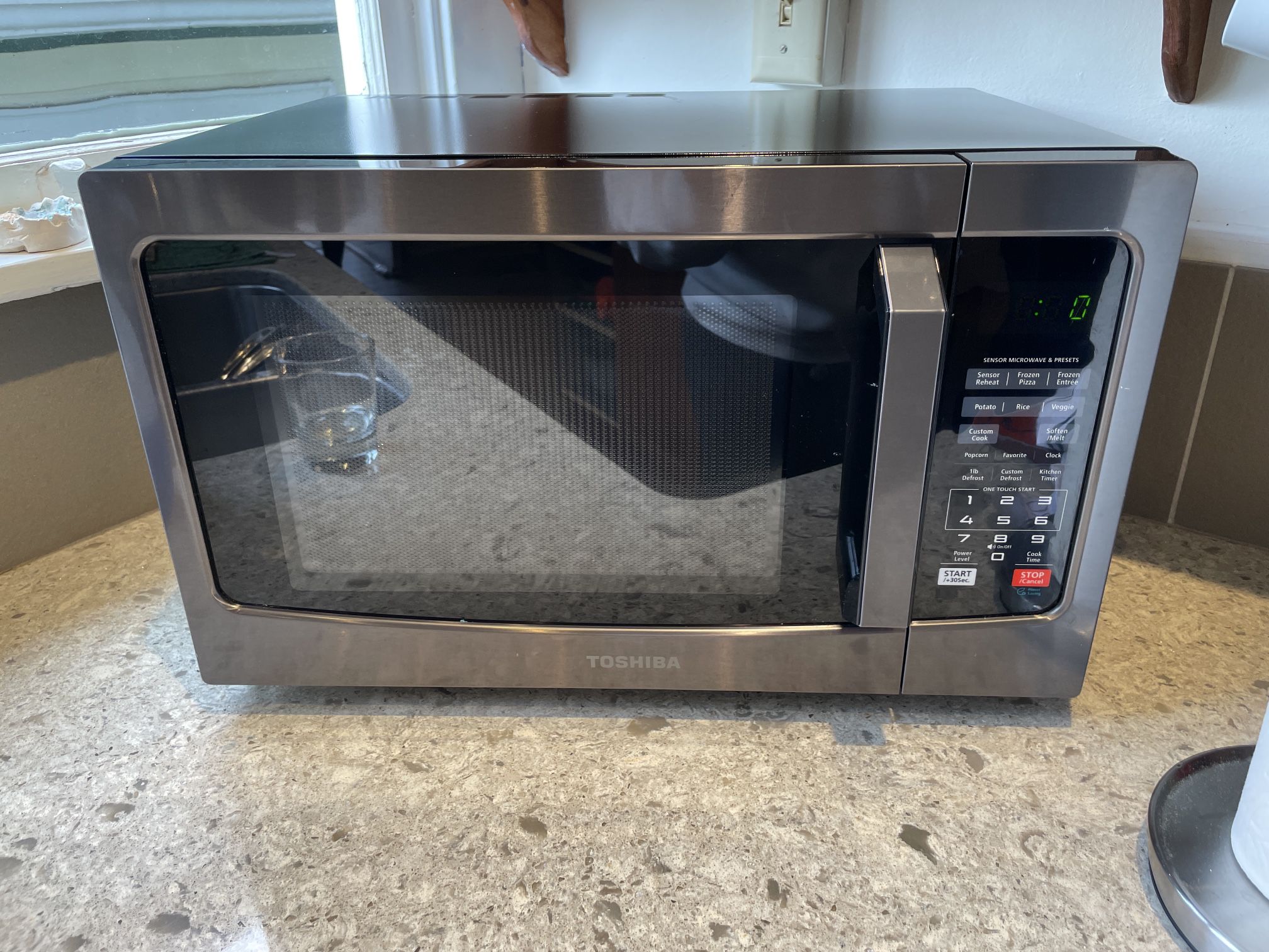 Toshiba microwave 1.2 Cu. ft