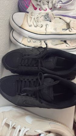 Woman’s Nikes (Size W8)