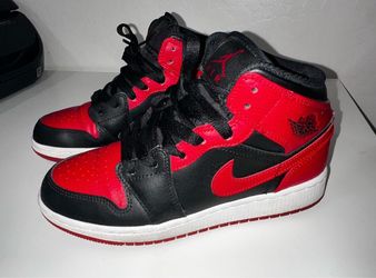 Air Jordan 1 Mid Bred Sneakers
