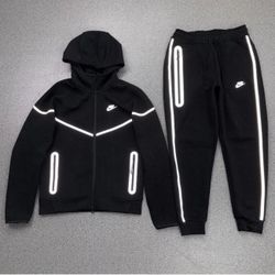 XL Nike Tech (New With Tags)