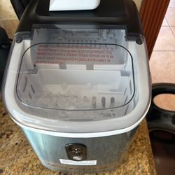 Ice Maker Frigidaire Like New