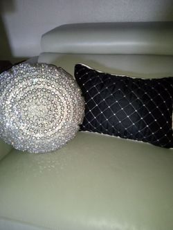 2 Decorative pillows with bling