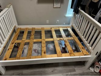 FULL SIZE AND QUEEN SOLID WOOD BED