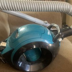 Makita DCL500z 18 Volt Vacuum (no Battery)