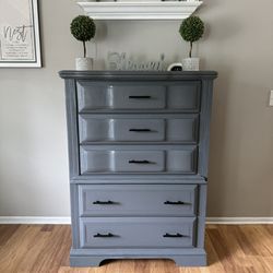 ✨Beautiful Solid Oak Wood Dresser✨ POSTING FOR “GRAY IS MY WAY”‼️