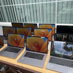 Apple MacBooks 