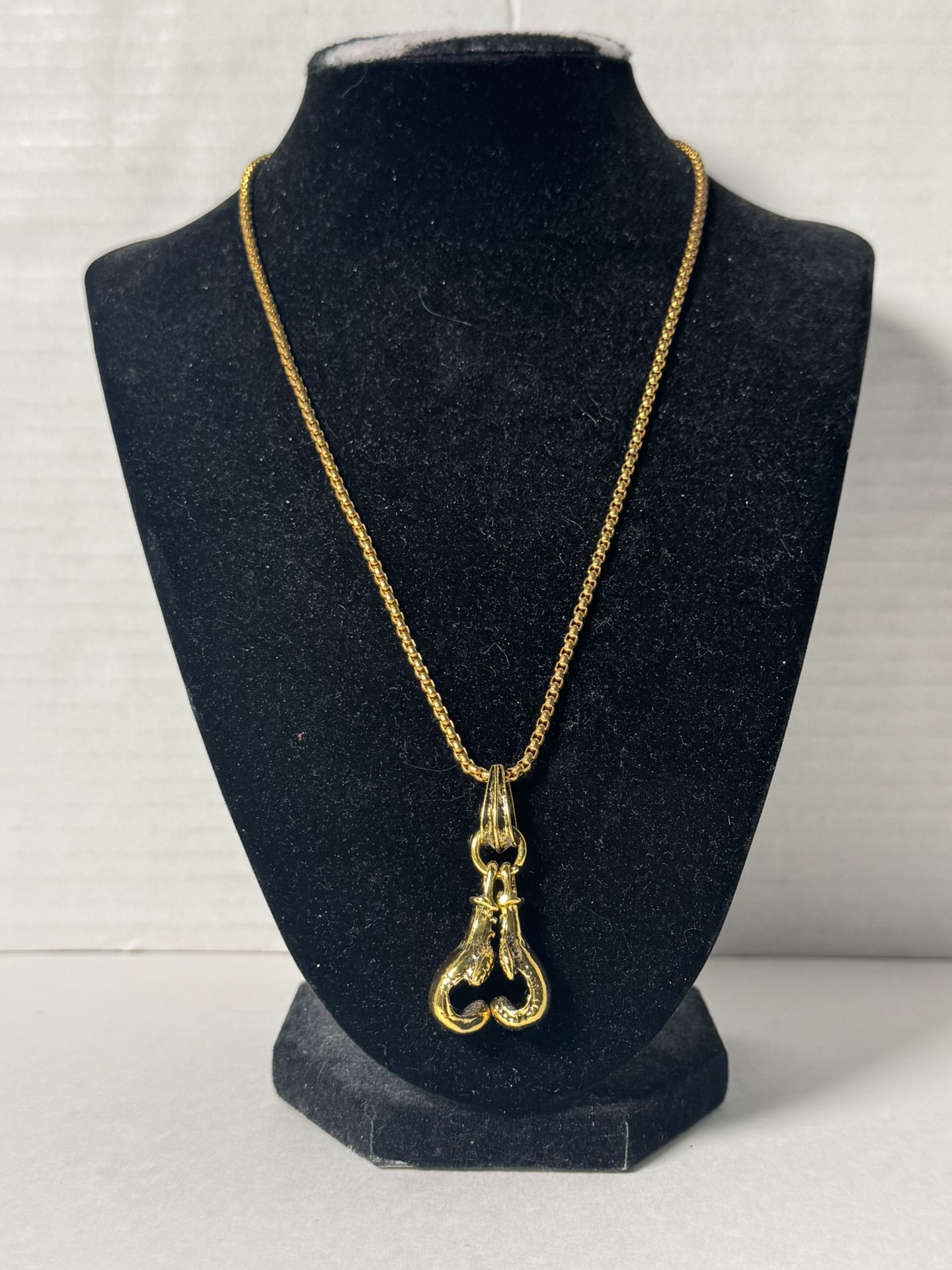 Pre Owned Fair Boxing Gloves Pendant 18” Box Chain Imperfections 21 Grams  Stainless Steel