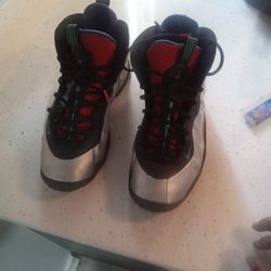 Selling Used But Gentle Shoes Size 7Y