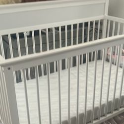 Baby Crib/Toddler Crib