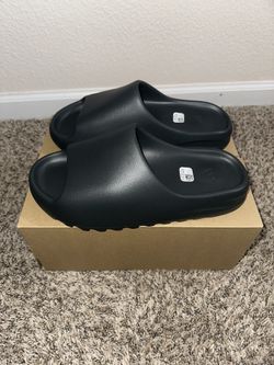 Yeezy Slides Dark Onyx Size 11 Brand New