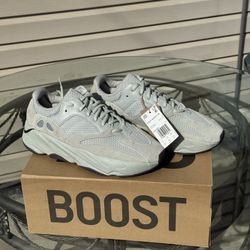Adidas Yeezy Boost 700