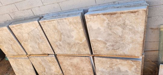 Tallo nuevo de 19"×19" son 88 piezas en total son como 250 pies cuadrados