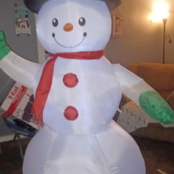 Yard Inflatable Snowman 10ft Tall