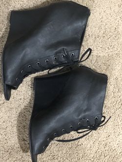 Simply Vera, Vera Wang brand wedge boots size 9