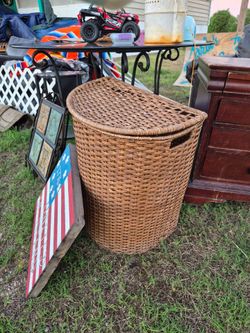 Clothes hamper wicker