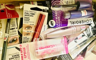 Wholesale Cosmetic Lot (100 Items)