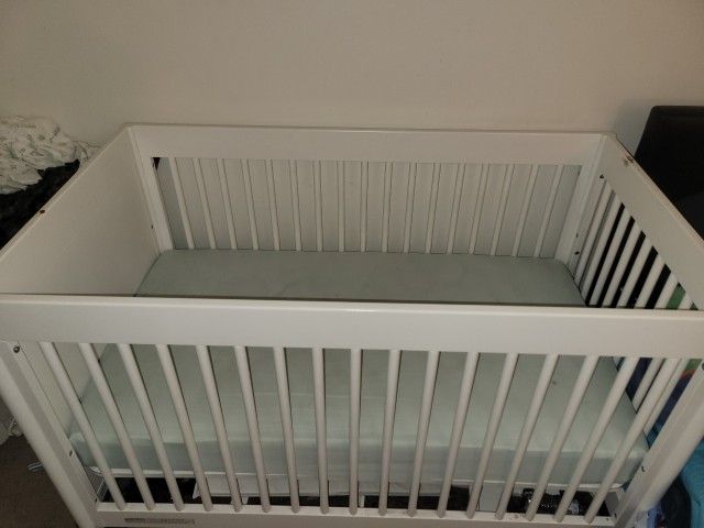 Crib/changing Table