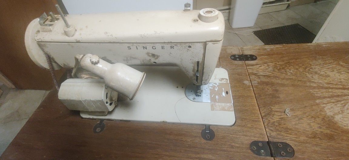 Vintage Singer 237 Fashion Mate Sewing Machine w/Case&Pedal Runs Works