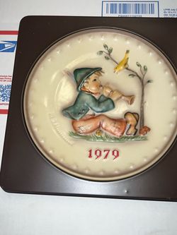 1979 Hummel annual plate. $20. Excellent. No cracks, chips, or crazing 7 1/2 inches .