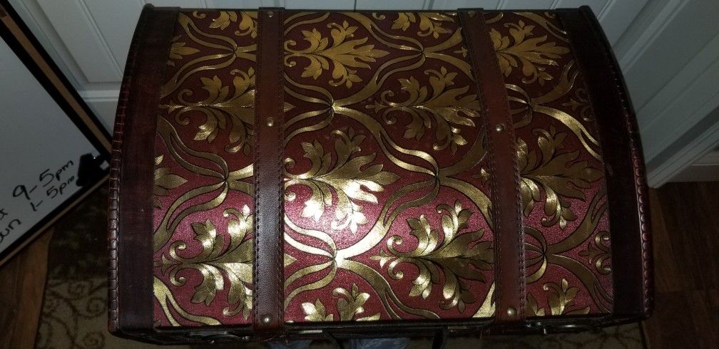 Trunk 17.5" x 7.5"