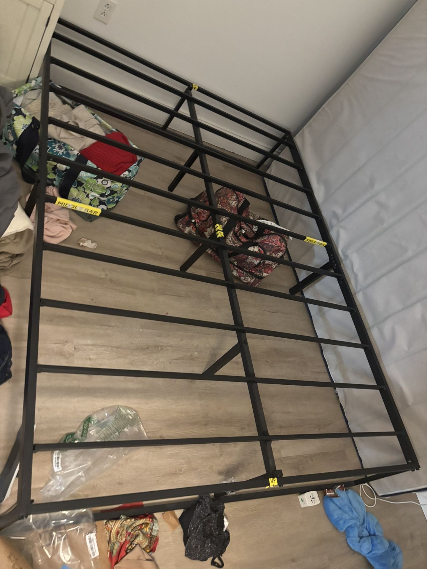 Bed Frame Queen bed