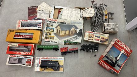 Lionel O / O27 Train Lot – Locomotive, Cars, Track, Accessories – Used
