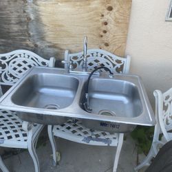 Kitchen Sink With Faucet
