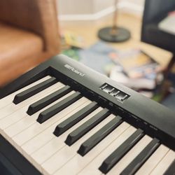 ROLAND FP-10 PIANO