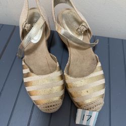 Closed Toe Sandals Size 7