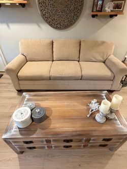 Bassett Love Seat