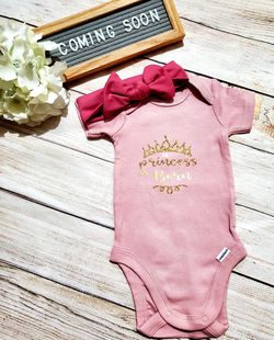 Customized baby shirts, bows, canvas