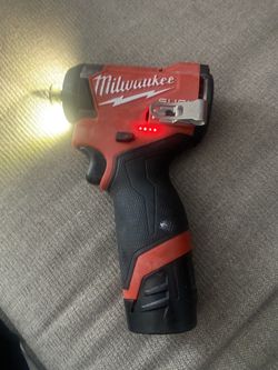 Milwaukee M12 FUEL 1/4” Hex Impact Driver whit Battery