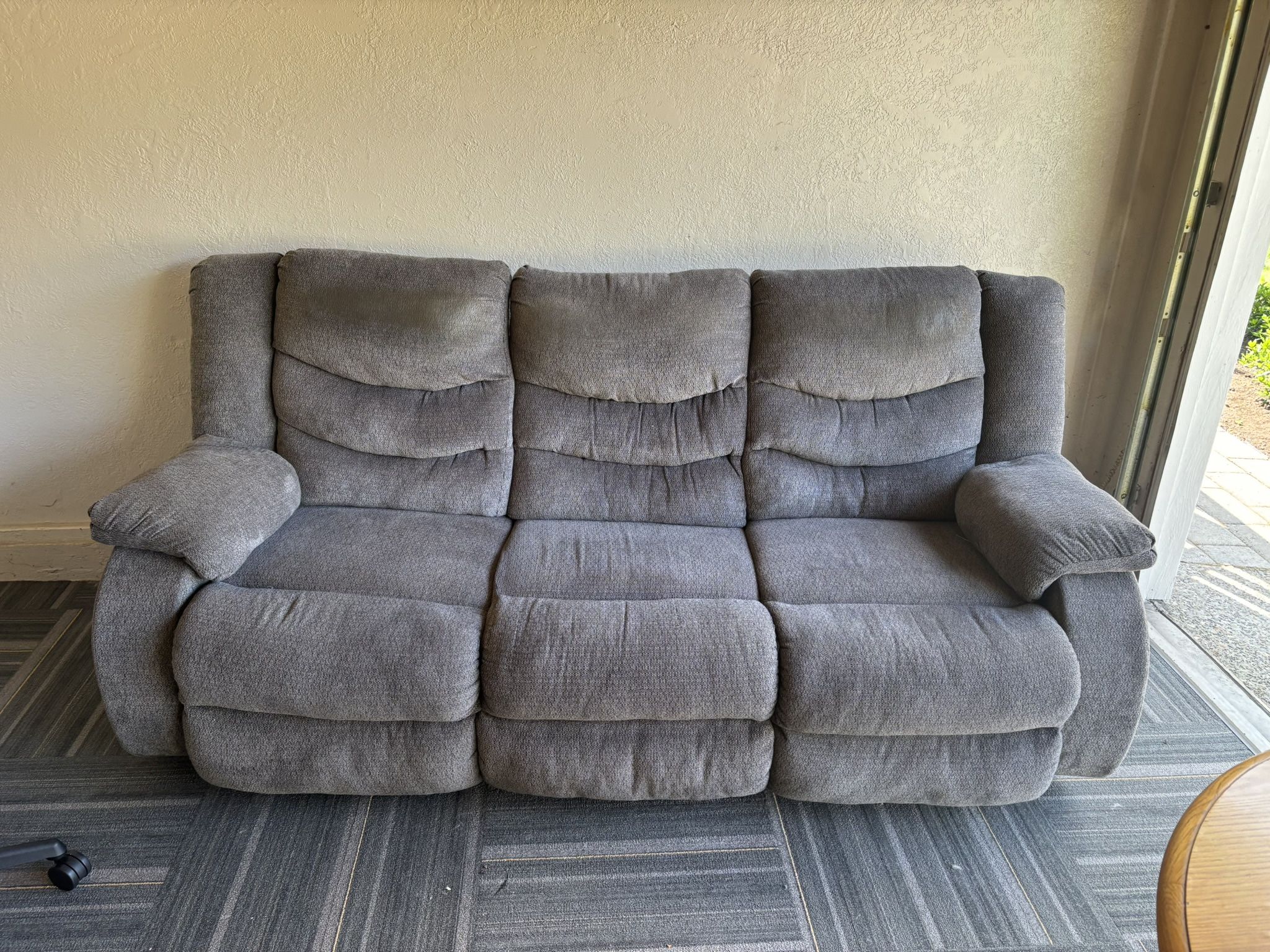 Couch With Two Reclining Seats