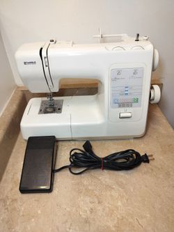 Kenmore Sewing Machine (Model (contact info removed)4790) - Tested & Working! w/ Pedal & Accessories, Taiwan