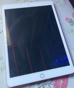 iPad 7th Generation 32GB - Works Good